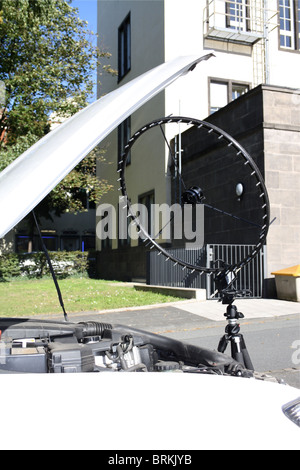 Un microphone array d'un appareil photo acoustique mis en place pour mesurer le bruit du moteur d'une voiture Lexus IS 200 Sportcross à TU Darmstadt Banque D'Images