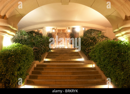 Entrée de l'hôtel avec des escaliers en marbre, à Eilat, Israël Banque D'Images