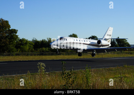 Jet d'affaires privé Cessna Citation Sovereign s'apprête à atterrir Banque D'Images