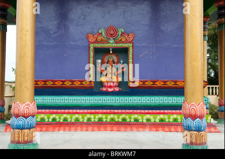 Hindu temple de Durga à Puttaparthi, Andhra Pradesh, Inde Banque D'Images