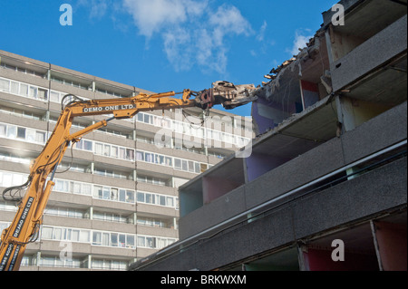 Démolition de 1 - 41 Route Boyson, connue sous le nom de Little B-5542, Aylesbury estate, Elephant and Castle, Londres, septembre 2010 Banque D'Images