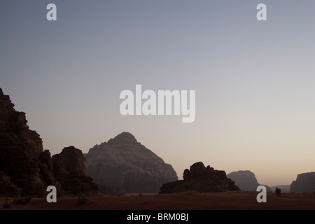 Le coucher du soleil, le Wadi Rum, Jordanie.