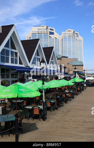 Restaurants à l'extérieur de marche du port de Halifax, Nouvelle-Écosse, Canada, Amérique du Nord. Photo par Willy Matheisl Banque D'Images