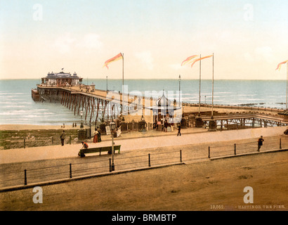 Impression couleur photochrome historique vers 1894 - 1900 d'Hastings Pier dans l'East Sussex, Angleterre. Banque D'Images