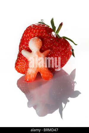 La sculpture de personnes étrangères aux fraises Banque D'Images