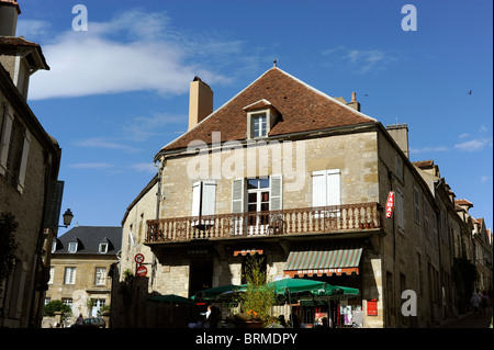 Bar tabac,à Vézelay Yonne,Bourgogne,France Banque D'Images