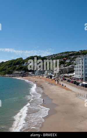 Belle vue de la ville balnéaire de Ventnor sur l'île de Wight un jour d'été. Banque D'Images