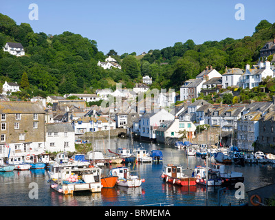 Bateaux de pêche au port de Polperro Polperro, Cornwall, en Angleterre. En été (juin) 2010. Banque D'Images