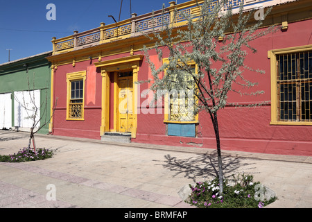 Maison typique colorée, Caldera, Región de Atacama, Chili Banque D'Images