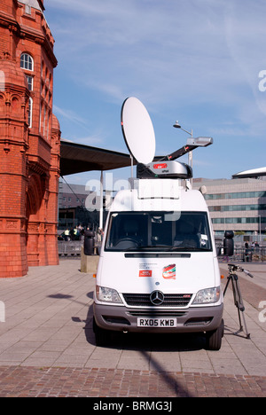 BBC Unité de diffusion extérieure à l'Assemblée nationale de Cardiff Banque D'Images