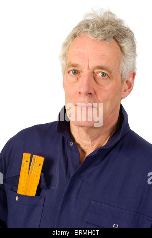 Personnes âgées travailler avec l'outil de mesure de l'homme en salopette bleue Banque D'Images