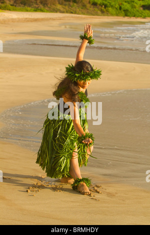 La Hula sur la plage à Palauea, Maui, Hawaii. Banque D'Images