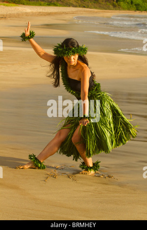 La Hula sur la plage à Palauea, Maui, Hawaii. Banque D'Images