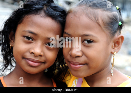 Les suku laut filles belakang padang îles Riau en Indonésie Banque D'Images