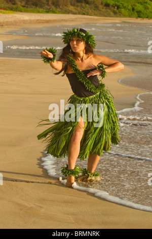 La Hula sur la plage à Palauea, Maui, Hawaii. Banque D'Images