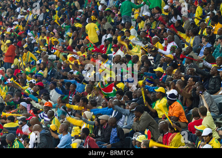 Les partisans de soccer au Mbombela Stadium lors de la Coupe du Monde 2010 match entre RMR coréen et de la Côte d'Ivoire Banque D'Images