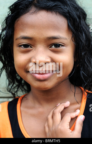 Les suku laut girl belakang padang îles Riau en Indonésie Banque D'Images