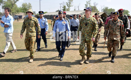 L'Air Chief Marshal Rao Qamar Suleman, chef de l'Armée de l'air personnel (PAF) et de l'Air Marshal Mark D.Binskin Chef de la Banque D'Images