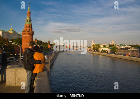 La rivière Moskva par le Kremlin de Moscou Russie Europe centrale Banque D'Images