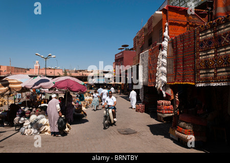 Le souk aux tapis, Medina, Marrakech, Maroc. Banque D'Images