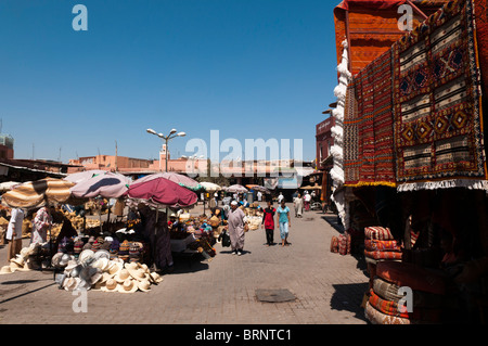 Le souk aux tapis, Medina, Marrakech, Maroc. Banque D'Images