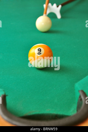 Dernier coup, boule de billard numéro 9 prêt à terminer une pause Banque D'Images