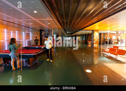 Les élèves de McCormick Tribune Campus Center, Illinois Institute of Technology, Chicago, USA Banque D'Images