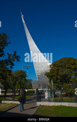 Monument commémoratif de cosmonaute à l'Conqueors "de l'espace des expositions VDNKh" près de Moscou Russie Banque D'Images