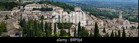 Vue panoramique sur assise cathédrale San Rufino et basilique Santa Chiara, Ombrie, Italie Banque D'Images