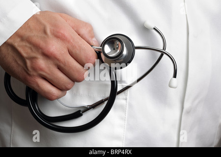 Doctor holding stethoscope Banque D'Images