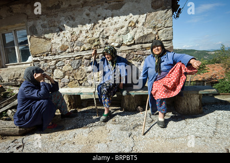 Musulmans du village Kushla Rhodope Bulgarie Banque D'Images