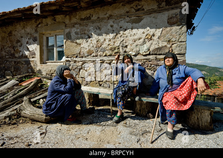 Musulmans du village Kushla Rhodope Bulgarie Banque D'Images