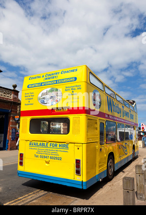 La ville de Whitby Whitby bus Tour North Yorkshire Angleterre UK Banque D'Images