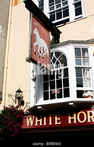 Le cheval blanc dans la chambre publique large rue Oxford, Angleterre Banque D'Images