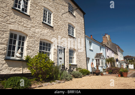 Royaume-uni, Angleterre, Devon, Dittisham, maisons peintes de couleurs vives riverside sur le quai Banque D'Images