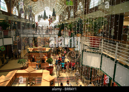 Victoria and Alfred Waterfront intérieur avec des décorations de Noël Banque D'Images