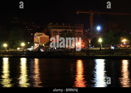 Remblai à Yalta, à nuit Banque D'Images