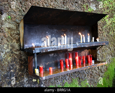 La dévotion de l'éclairage des bougies au Largo da Fonte - Monte - Madeira Banque D'Images