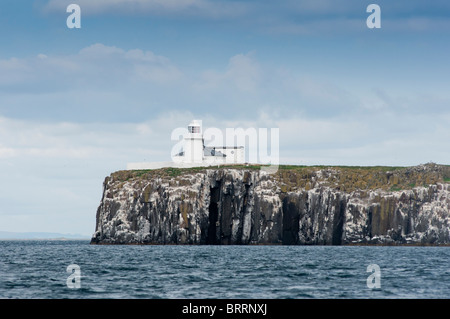 Farne Island Lighthouse dans le Northumberland, Angleterre Banque D'Images