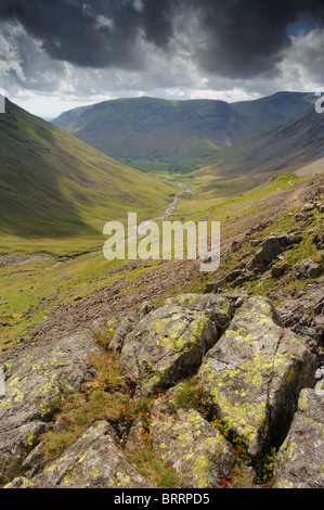 Vue depuis le bas pour Styhead Wasdale Head dans le Lake District Banque D'Images