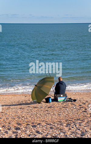 North Hallsands Beach avec Fisherman, Devon, Angleterre, Royaume-Uni Banque D'Images