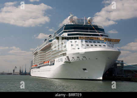 Bateau de croisière Celebrity 'Eclipse' accosté à de nouveaux quais, Port de Southampton, Southampton, Hampshire, England, UK. Banque D'Images