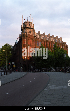 Le Grand Hotel Amrâth, Amsterdam. Autrefois la maison de navigation portuaire conservant de nombreuses caractéristiques architecturales de son passé. Hôtels de luxe. Banque D'Images