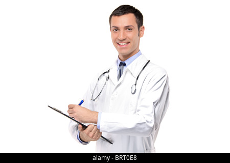 Un portrait of a smiling médecin écrit des notes sur un ordinateur portable Banque D'Images