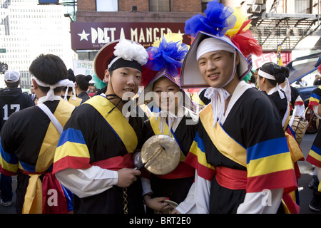 2010 Korean Day Parade le long de l'Avenue des Amériques à New York. Banque D'Images