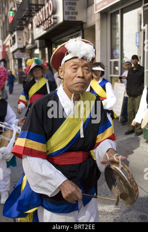 2010 Korean Day Parade le long de l'Avenue des Amériques à New York. Banque D'Images