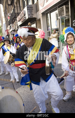 2010 Korean Day Parade le long de l'Avenue des Amériques à New York. Banque D'Images