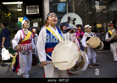 2010 Korean Day Parade le long de l'Avenue des Amériques à New York. Banque D'Images