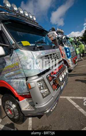 Les camions sur l'affichage à l'extérieur de l'événement 2010 Truckfest de camionnage au Royaume-Uni Banque D'Images