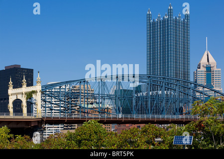 Smithfield Street Bridge et PPG Place et construction de Highmark, Pittsburgh, Pennsylvanie Banque D'Images